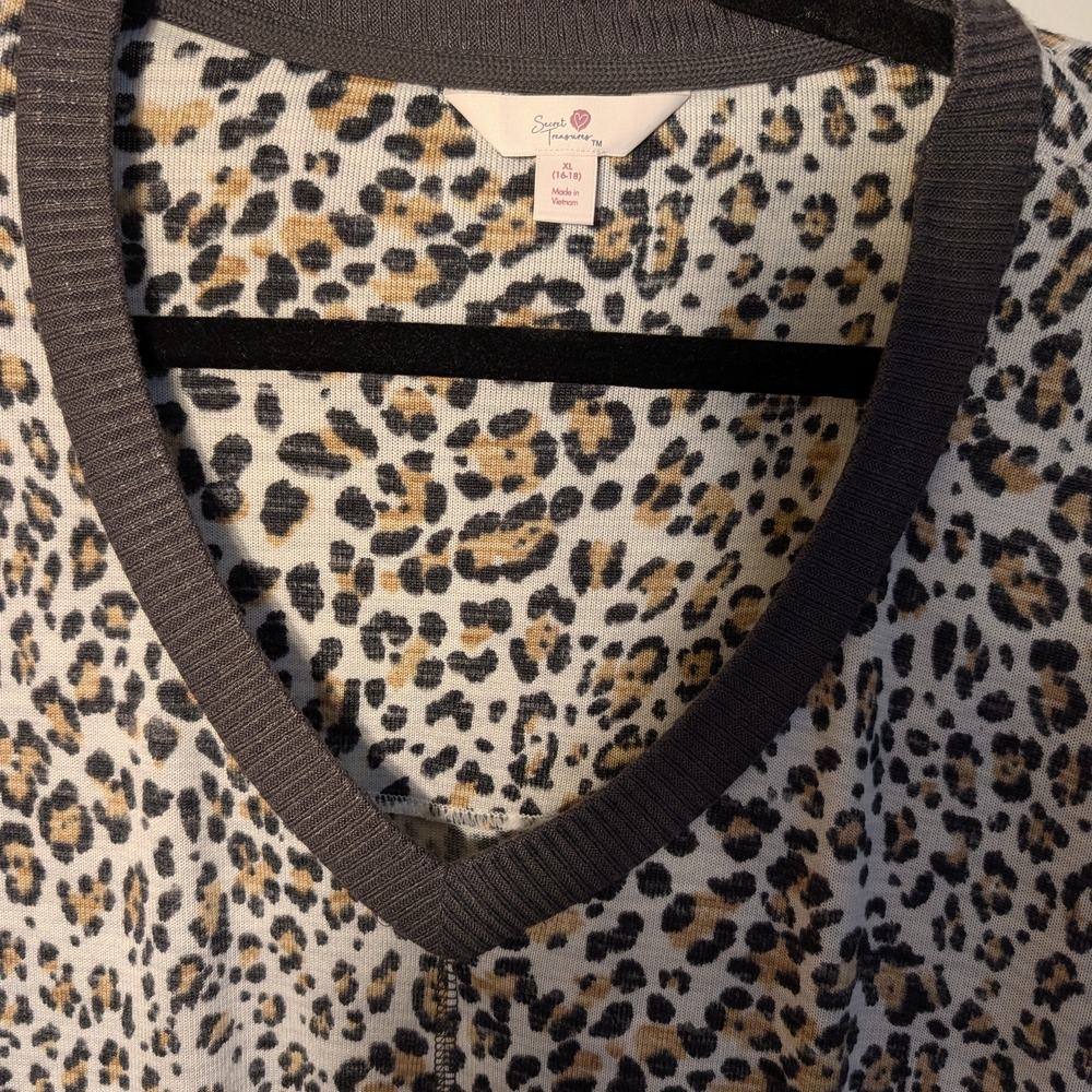 Secret Treasures Leopard Print Robe - Picture 2 of 5